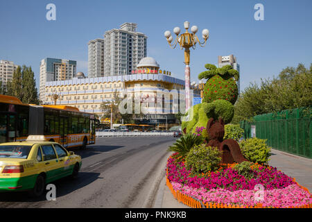 URUMQI, XINJIANG, CHINA - AUG 31, 2017: City street decorated with flower sculptyre Stock Photo