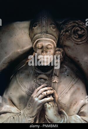 DETALLE DEL SEPULCRO DEL CARDENAL TAVERA REALIZADO ENTRE 1551 Y 1561 - MARMOL DE CARRARA - RENACIMIENTO ESPAÑOL. Author: BERRUGUETE, ALONSO. Location: HOSPITAL DE TAVERA / MUSEO DUQUE DE LERMA. Toledo. SPAIN. Stock Photo