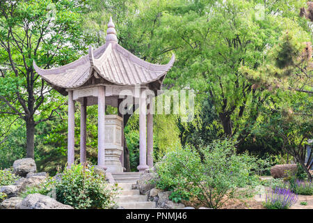 Pavilion in a garden at Laolongtou, Old Dragons Head, Shanhai Pass,  Shanhaiguan, Qinhuangdao, Hebei Province, China. Stock Photo