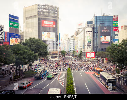 The busy Shibuya scramble crossing (Shibuya Crossing), reputed to be the busiest crosswalk in the world.  Shibuya, Tokyo, Japan. Stock Photo