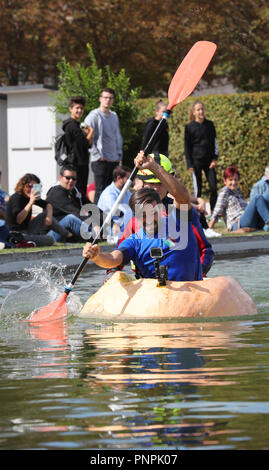 20 September 2018, Baden-Wuerttemberg, Ludwigsburg: Matteo Nicoletta takes part in the Pumpkin Regatta in the Blossoming Baroque in Ludwigsburg. For the 15th time, the regatta, in which people paddle over a lake in hollow pumpkins, takes place in the Blossoming Baroque. Photo: Franziska Kraufmann/dpa Stock Photo