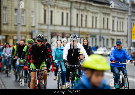 Krakow, Poland. 22nd Sep, 2018. Dozens of people take part in the Mass Mass Bicycle Ride as part of the European Day without Car at Podgorze Square. Credit: Omar Marques/SOPA Images/ZUMA Wire/Alamy Live News Stock Photo