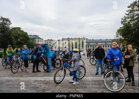 Krakow, Poland. 22nd Sep, 2018. Dozens of people take part in the Mass Mass Bicycle Ride as part of the European Day without Car at Podgorze Square. Credit: Omar Marques/SOPA Images/ZUMA Wire/Alamy Live News Stock Photo