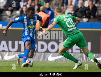 22 September 2018, Berlin: Soccer: Bundesliga, Hertha BSC vs Borussia Moenchengladbach, 4th matchday at the Olympic Stadium. Hertha's Javairo Dilrosun (L) against Moenchengladbach's Matthias Ginter. Photo: Soeren Stache/dpa - IMPORTANT NOTICE: DFL an d DFB regulations prohibit any use of photographs as image sequences and/or quasi-video. Stock Photo