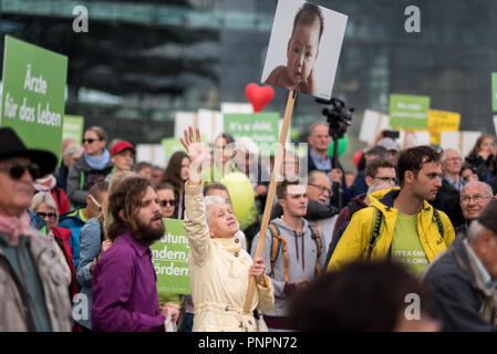 Berlin, Berlin, Germany. 22nd Sep, 2018. Protesters seen holding posters during the protest.Thousands of fundamentalist anti-abortion demonstrators protested against abortions, participants held white crosses which symbolizes the aborted children in Germany. Credit: Markus Heine/SOPA Images/ZUMA Wire/Alamy Live News