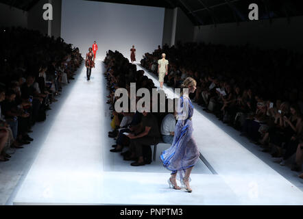 Milan. 22nd Sep, 2018. Models present creations of the Ermanno Scervino during Milan Fashion Week Spring/Summer 2019 in Milan, Italy, on Sept. 22, 2018. Credit: Xinhua/Alamy Live News Stock Photo