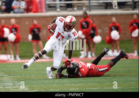 November 9, 2019: DeAngelo Malone #10 Hilltoppers defense lineman glances  to the sidelines for the defensive signal. Western Kentucky defeated  Arkansas 45-19 in Fayetteville, AR, Richey Miller/CSM Stock Photo - Alamy