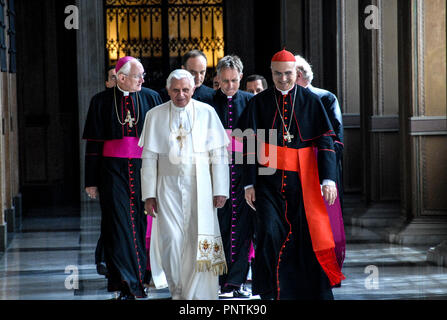 Pope Benedict XVi VISIT TO THE VATICAN APOSTOLIC LIBRARY AND THE VATICAN SECRET ARCHIVE -25 June 2007 Stock Photo