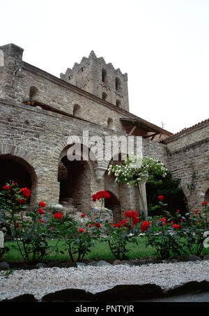 France. Pyrenees-Orientales. Languedoc-Roussillon region. Abbey of Saint-Martin-du-Canigou. Monastery built in 1009, on Canigou mountain. It was built from 1005-1009 by Guifred, Count of Cerdanya in Romanesque style. Cloister. Restoration of 1900-1920. The firts level was built in early 11th century, the second one was built in late 12th century. Stock Photo