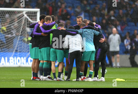 Tottenham Hotspur's Harry Kane (centre back) and team mates huddle prior to the Premier League match at the AMEX Stadium, Brighton. PRESS ASSOCIATION Photo. Picture date: Saturday September 22, 2018. See PA story SOCCER Brighton. Photo credit should read: Steven Paston/PA Wire. RESTRICTIONS: No use with unauthorised audio, video, data, fixture lists, club/league logos or 'live' services. Online in-match use limited to 120 images, no video emulation. No use in betting, games or single club/league/player publications. Stock Photo