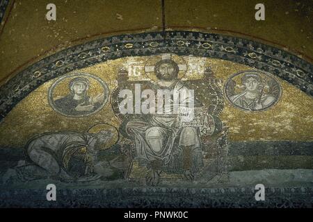 Turkey. Istambul. Hagia Sofia. Byzantine mosaic. Emperor Leon VI praying homage to Christ as Pantocrator, with medallions of Virgin Mary and Archangel Gabriel. Narthex mosaic. 10th century. Stock Photo