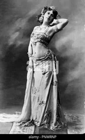 Mata Hari. Margaretha Geertruida 'Margreet' MacLeod (1876-1917), known by the stage name Mata Hari, an exotic dancer and courtesan who was convicted of being a spy during World War I.  Photography by P.Boyer, 1905. Stock Photo