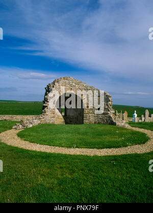 View SE of the circular nave & semicircular chancel/apse of St Nicholas Church, Orkney, Scotland, UK: built in the early C12th by Earl Hakon Paulsson. Stock Photo
