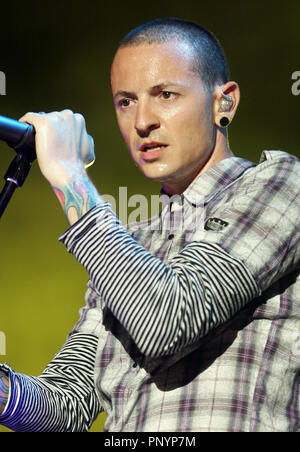Chester Bennington with Linkin Park performs at the Sound Advice Amphitheatre in West Palm Beach Florida on August 10, 2007. Stock Photo