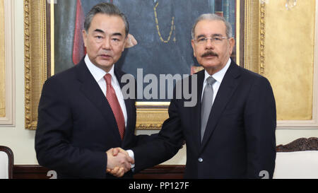 Santo Domingo, Dominican Republic. 21st Sep, 2018. Dominican President Danilo Medina meets with Chinese State Councilor and Foreign Minister Wang Yi at the Presidential Palace in Santo Domingo, the Dominican Republic, on Sept. 21, 2018. The two sides agreed to promote bilateral exchanges and deepen cooperation in various fields. Credit: Dominican Presidential Palace/Xinhua/Alamy Live News Stock Photo