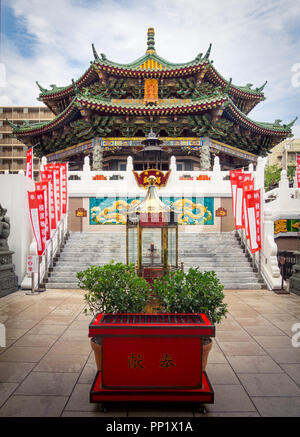 A view of the Masobyo Mausoleum (Ma Zhu Miao) in Yokohama Chinatown.  Yokohama, Japan. Stock Photo