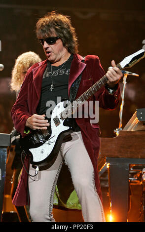 richie-sambora-with-bon-jovi-