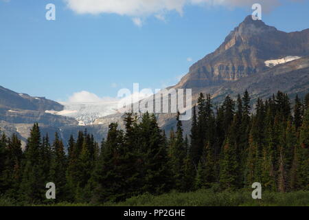 Crowfoot Glacier behind Bow Lake in Banff National Park, Alberta, Canada Stock Photo