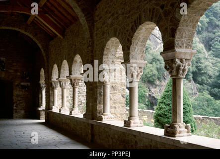 France. Pyrenees-Orientales. Languedoc-Roussillon region. Abbey of Saint-Martin-du-Canigou. Monastery built in 1009, on Canigou mountain by Guifred, Count of Cerdanya, in Romanesque style. Architectural detail of a cloister gallery . Restoration of 1900-1920. The first level was built in early 11th century, the second one in late 12th century. Stock Photo