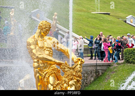 PETERHOF, SAINT-PETERSBURG, RUSSIA - JUNE 25, 2014: The Samson Fountain. The Samson is the central fountain of The Grand Cascade Stock Photo