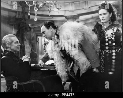 MARGARETTA SCOTT, RALPH RICHARDSON, THINGS TO COME, 1936 Stock Photo ...