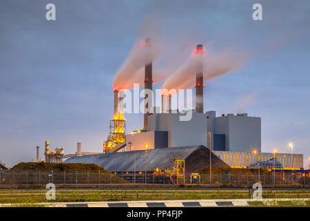 Coal powered electicity power plant in Europoort area with coal supply in foreground, Maasvlakte Rotterdam Netherlands Stock Photo