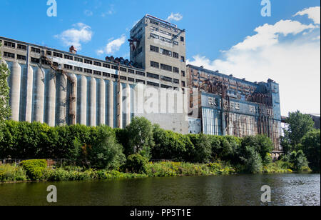 Silo Number 5, a giant grain processing building now abandoned once housed grain elevators in Montreal Old Port Stock Photo