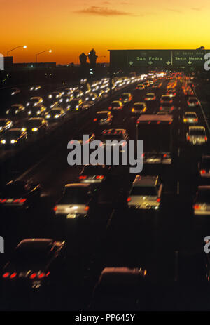 1992 HISTORICAL BUSY ROAD TRAFFIC ROUTE 101 HARBOR FREEWAY LOS ANGELES CALIFORNIA USA Stock Photo