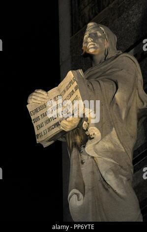 Israel. Jerusalem. Church of All Nations or Basilica of the Agony. Roman Catholic church located on Mount of Olives. Architect, Antonio Barluzzi (1884-1960). Statue in the facade facade. 1922-1924. Stock Photo