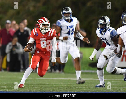 Santa Ana, CA. 21st Sep, 2018. Mater Dei Monarchs quarterback Bryce Young #9 in the first half of the Prep Football game Mater Dei High School vs. IMG Academy Ascenders, in Santa Ana, California.Photo © Louis Lopez /Modern Exposure/Cal Sport Media/Alamy Live News Stock Photo