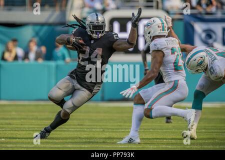 Oakland, California, USA. 30th Sep, 2018. Oakland Raiders running back  Marshawn Lynch (24) on Sunday, September 30, 2018, at Oakland-Alameda  County Coliseum in Oakland, California. The Raiders defeated the Browns  45-42 in