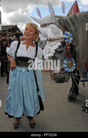 Munich, Bavaria, Germany. 24th Sep, 2018. Uschi Glas comes to Regines Damenwiesn in the rifle tent. The world's largest fair lasts from 22.09. to 07.10.2018. Credit: Ursula Düren/dpa/Alamy Live News Stock Photo