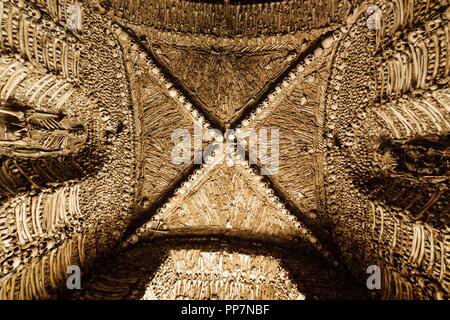 Capela Das Ossos,(capela das almas), iglesia de nuestra senora da Espectaçao, siglo XVIII, Campo Maior, La Raya, Alentejo, Portugal, europa. Stock Photo