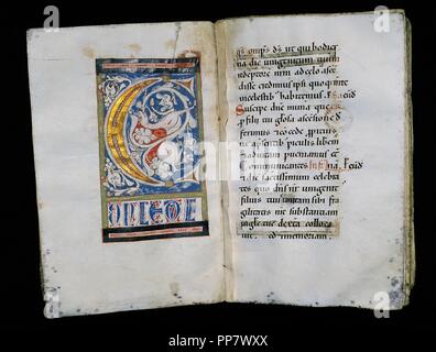 Sant Joan de les Abadesses sacramental. Parchment manuscript (270 x 180 mm), 1170-1190. From the scriptorium of the Cathedral of Tortosa (?). Carolingian minuscule. Initial decorated with floral motifs. Episcopal Museum of Vic, province of Barcelona, Catalonia, Spain. Stock Photo