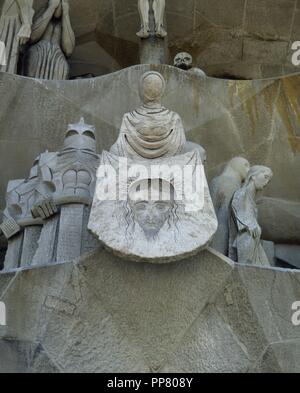 Spain. Barcelona. Sagrada Familia, Passion facade. Figure of Veronica with the image of Jesus on her veil. By Spanish sculptor Josep Maria Subirachs (1927-2014). Stock Photo