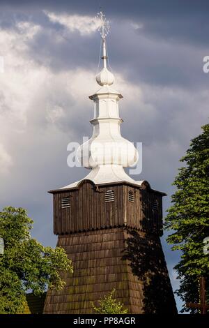 iglesia de San Miguel Arcángel, Brunary, siglo XVII.  Patrimonio de la humanidad,construida integramente con madera, , voivodato de la Pequeña Polonia, Cárpatos,  Polonia, europe. Stock Photo