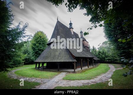 iglesia de San Felipe y Jacob, construida en 1516 , SÄ™kowa, voivodato de la Pequeña Polonia, Cárpatos,  Polonia, europe. Stock Photo