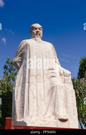 Statue of Lin Zexu at the top of the Hong Shan (Hongshan or Red Mountain) hill in Urumqi, Xinjiang, China Stock Photo