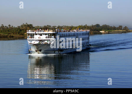 Cruise ships sailing down the Nile Stock Photo - Alamy