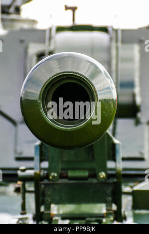 Gun muzzle of FV433 Field Artillery Self-Propelled Abbot self-propelled gun (SPG). 105 mm L13A1 gun. Straight down the barrel. Weapon Stock Photo