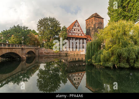 Fachwerkhaus Weinstadel und Wasserturm an der Pegnitz, Nürnberg, Bayern, Deutschland  |   half-timbered Weinstadel and water tower Wasserturm, Nurembe Stock Photo