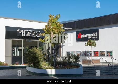 Westgate Retail and Leisure Park - exterior of Cineworld cinema and Prezzo restaurant, Aldershot, Hampshire, UK Stock Photo
