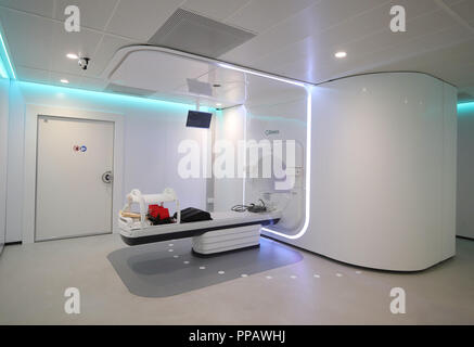 Embargoed to 1700 Monday September 24 A pioneering new form of radiotherapy - using a Magnetic Resonance Linear Accelerator (MR Linac) machine - at the Royal Marsden Hospital in Sutton Surrey. Stock Photo