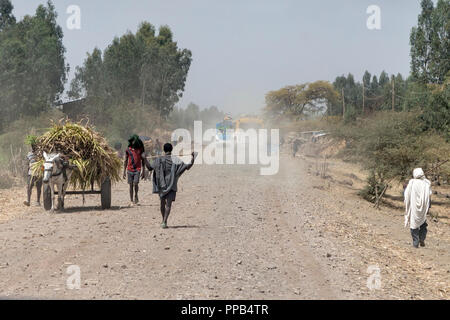 Dusty Dirt track from Tis Aby  village on the Blue Nile to Bahir Dar, Ethiopia Stock Photo