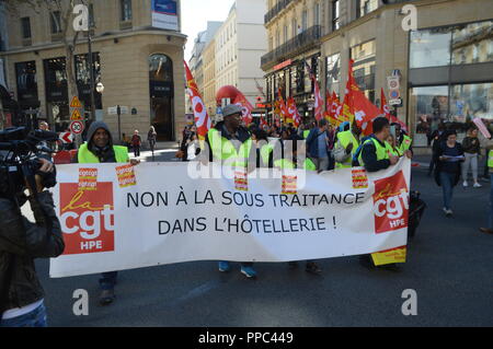 Paris, France. 25th Sep 2018. Strike of the hotel workers. From the Hotel Park Hyatt Paris Vendome, 5 rue de la Paix, Metro Opera, to the Intercontinental Paris le Grand Hotel. 25 September 2018. 12h  ALPHACIT NEWIM / Alamy Live News Stock Photo