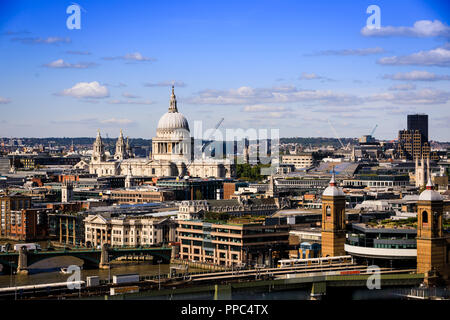 London, UK. 25th September, 2018. Blue skies pictured over a view of London including St Pauls, Southwark Bridge and the city. Credit: Oliver Dixon/Alamy Live News Stock Photo