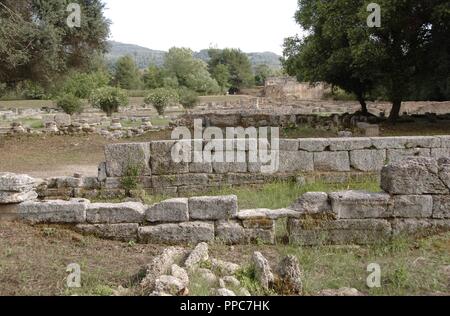 Greece, Olympia. The Leonidaion. Lodging place for athletes taking part in Olympic games. Southwest of the sanctuary, ca. 330 BC. Designed by Leonidas of Naxos. Ruins. Peloponnese. Stock Photo