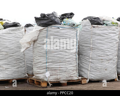 https://l450v.alamy.com/450v/ppcc20/big-industrial-bulk-bags-with-recycling-material-at-pallets-ppcc20.jpg