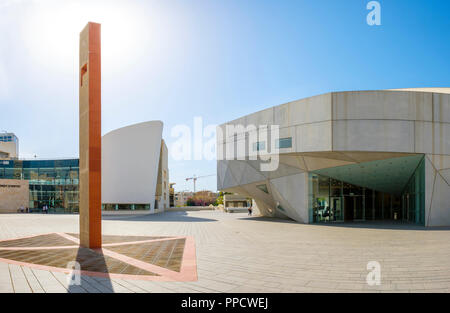 Modern exterior of Tel Aviv Museum of Art, Herta and Paul Amir Building, Tel Aviv, Israel Stock Photo