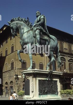 PLAZA DE LA SENORIA-ESTATUA ECUESTRE DE COSME MEDICIS. Author: BOLONIA JUAN DE. Location: EXTERIOR. Florenz. ITALIA. Stock Photo